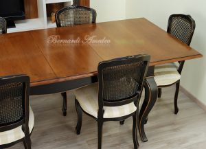 Tavolo da pranzo in legno con prolunghe centrali