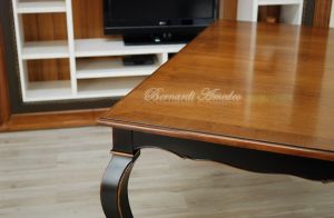 Tavolo da pranzo in legno con prolunghe centrali