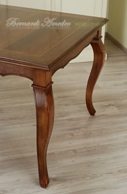 Table with central extensions in walnut
