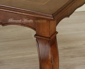 Table with central extensions in walnut