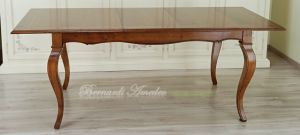 Table with central extensions in walnut