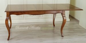 Table with central extensions in walnut