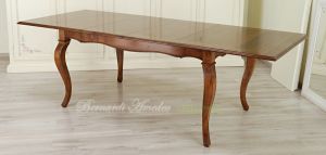 Table with central extensions in walnut