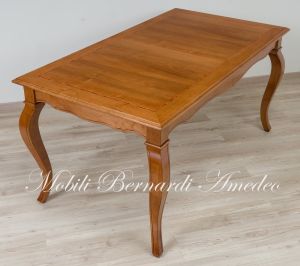 Tavolo da pranzo in legno massello di noce nazionale stile classico-contemporaneo con gambe curve e prolunga centrale