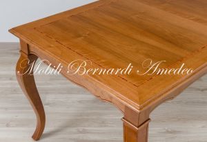 Tavolo da pranzo in legno massello di noce nazionale stile classico-contemporaneo con gambe curve e prolunga centrale