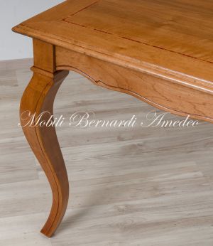Tavolo da pranzo in legno massello di noce nazionale stile classico-contemporaneo con gambe curve e prolunga centrale