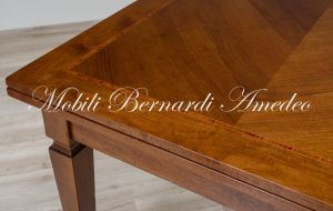 Tavolo da pranzo classico in legno di noce con prolunghe