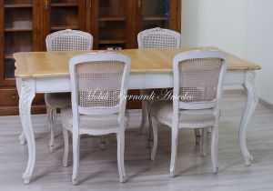 Tavolo con prolunghe e piano in noce chiaro