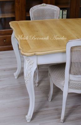 Tavolo con prolunghe e piano in noce chiaro