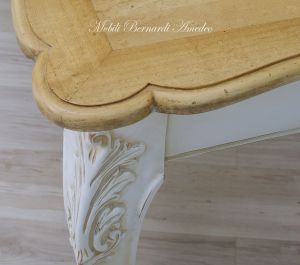 Tavolo con prolunghe e piano in noce chiaro