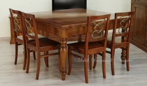 Tavolo quadrato classico in legno di noce con prolunghe e gambe tornite e sedie in stile