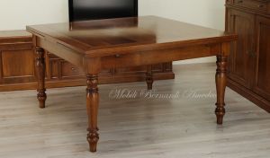 Tavolo quadrato classico in legno di noce con prolunghe e gambe tornite