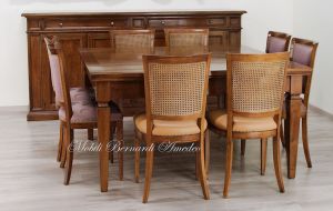 Tavolo grande quadrato 150x150 cm in legno di noce con allunghi e sedie in stile