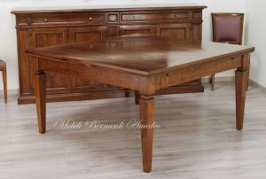 Tavolo grande quadrato 150x150 cm in legno di noce con allunghi
