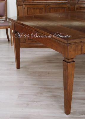 Tavolo grande quadrato 150x150 cm in legno di noce con allunghi