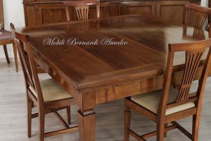 Tavolo grande quadrato 150x150 cm in legno di noce con allunghi