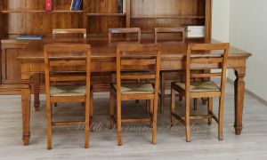 Tavolo stile classico in legno di noce con prolunghe centrali realizzato artigianalmente in Italia