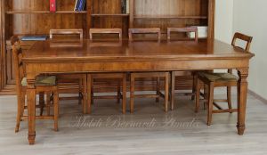 Tavolo stile classico in legno di noce con prolunghe centrali realizzato artigianalmente in Italia