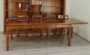 Tavolo stile classico in legno di noce con prolunghe centrali realizzato artigianalmente in Italia