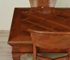Tavolo classico con prolunghe centrali realizzato a mano in legno di noce
