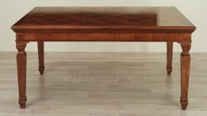 Tavolo classico con prolunghe centrali realizzato a mano in legno di noce