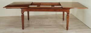 Tavolo classico con prolunghe centrali realizzato a mano in legno di noce
