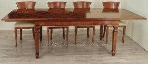 Tavolo classico con prolunghe centrali realizzato a mano in legno di noce