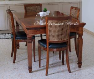 Tavolo classico con prolunghe centrali realizzato a mano in legno di noce