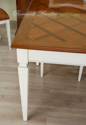 Tavolo da pranzo in legno bicolore con prolunghe centrali