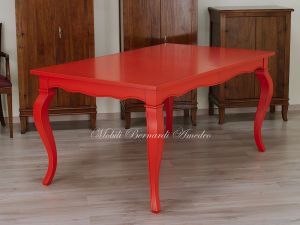 Tavolo con prolunghe laccato rosso