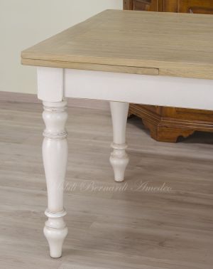 Tavolo con piano e prolunghe in rovere - basamento laccato bianco