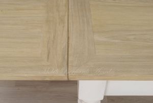 Tavolo con piano e prolunghe in rovere - basamento laccato bianco