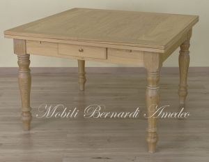 Tavolo in legno con prolunghe estraibili e gambe tornite