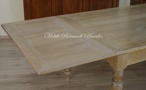 Tavolo in rovere chiaro con prolunghe sottopiano estraibili