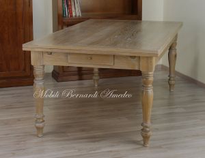 Tavolo in rovere chiaro con prolunghe sottopiano estraibili