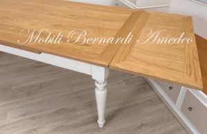 Tavolo da pranzo in legno stile country con prolunghe estraibili