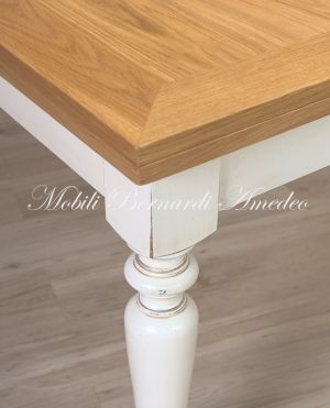 Tavolo da pranzo in legno stile country con prolunghe estraibili