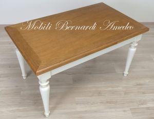 Tavolo da cucina in legno di rovere con gambe tornite bianche e allunghi estraibili