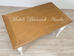 Tavolo da cucina in legno di rovere con gambe tornite bianche e allunghi estraibili