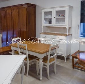 Tavolo da cucina in legno di rovere con gambe tornite bianche e allunghi estraibili