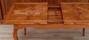 Tavolo in legno di ciliegio con prolunghe centrali