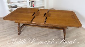 Tavolo in legno massello di rovere piallato con 3 prolunghe stile classico con gambe a lira e ferro battuto