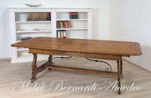 Tavolo in legno massello di rovere piallato con 3 prolunghe stile classico con gambe a lira e ferro battuto