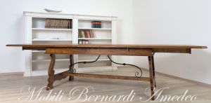 Tavolo in legno massello di rovere piallato con 3 prolunghe stile classico con gambe a lira e ferro battuto