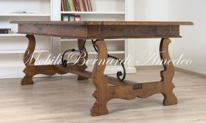 Tavolo in legno massello di rovere piallato con 3 prolunghe stile classico con gambe a lira e ferro battuto