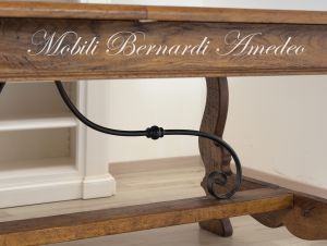 Tavolo in legno massello di rovere piallato con 3 prolunghe stile classico con gambe a lira e ferro battuto
