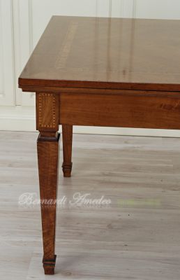 Tavolo in legno con prolunghe piano lavorato