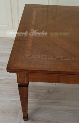 Tavolo in legno con prolunghe piano lavorato