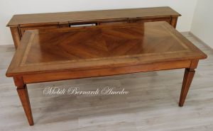 Tavolo in legno stile classico con allunghe estraibili