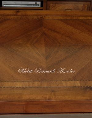 Tavolo in legno stile classico con allunghe estraibili